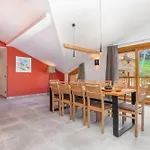 La Cour Aux Ecureuils * 佩塞楠克鲁瓦
