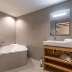 La Cour Aux Ecureuils 佩塞楠克鲁瓦